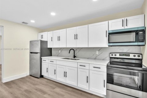 Villa ou maison à vendre à Hollywood, Floride: 3 chambres, 92.62 m2 № 1998133 - photo 3