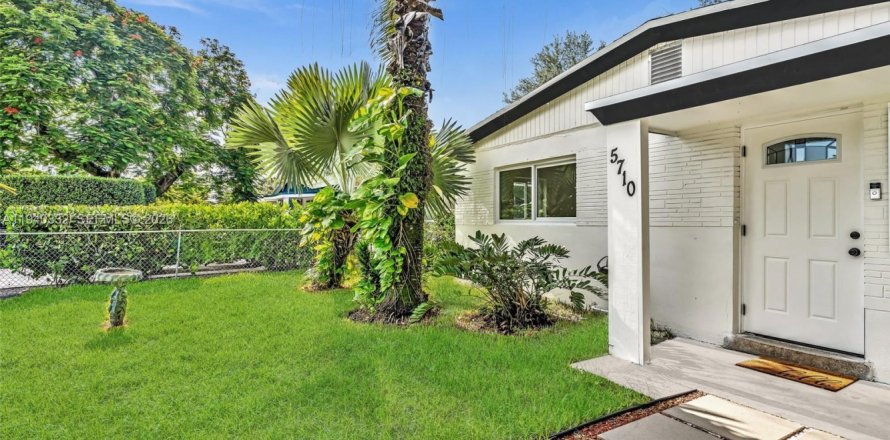 Villa ou maison à Hollywood, Floride 3 chambres, 92.62 m2 № 1998133