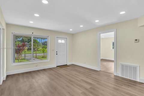 Villa ou maison à vendre à Hollywood, Floride: 3 chambres, 92.62 m2 № 1998133 - photo 21