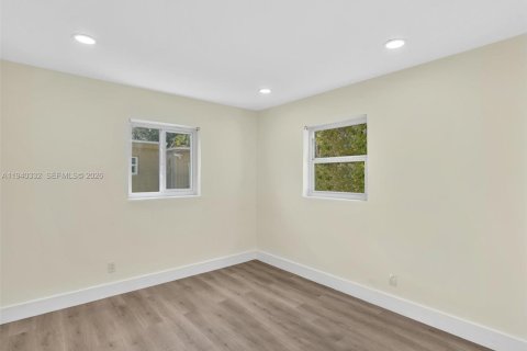 Villa ou maison à vendre à Hollywood, Floride: 3 chambres, 92.62 m2 № 1998133 - photo 17