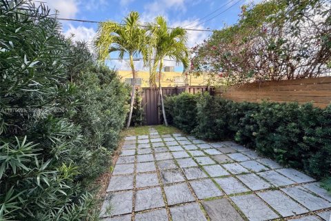 Touwnhouse à vendre à North Miami, Floride: 2 chambres № 2146050 - photo 19