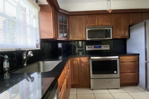 Touwnhouse à vendre à North Miami, Floride: 2 chambres № 2146050 - photo 7