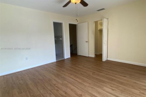 Touwnhouse à vendre à North Miami, Floride: 2 chambres № 2146050 - photo 14