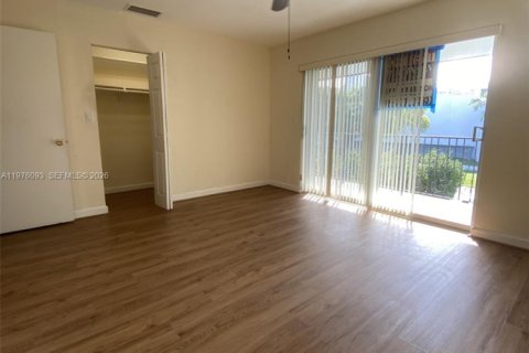 Touwnhouse à vendre à North Miami, Floride: 2 chambres № 2146050 - photo 15