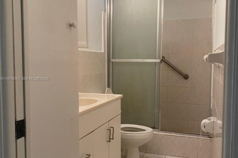 Touwnhouse à vendre à North Miami, Floride: 2 chambres № 2146050 - photo 11