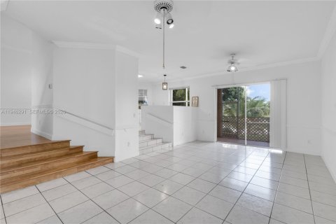 Villa ou maison à vendre à Pembroke Pines, Floride: 4 chambres, 233.46 m2 № 2003142 - photo 15