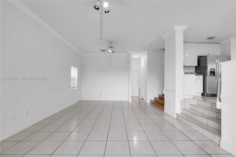 Villa ou maison à vendre à Pembroke Pines, Floride: 4 chambres, 233.46 m2 № 2003142 - photo 10