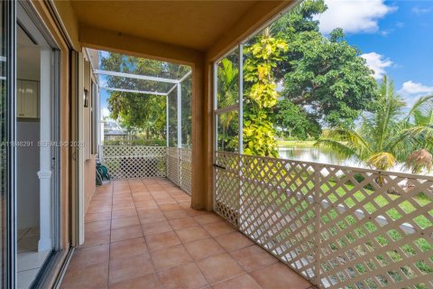 Villa ou maison à vendre à Pembroke Pines, Floride: 4 chambres, 233.46 m2 № 2003142 - photo 30