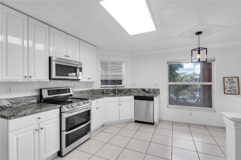 Villa ou maison à vendre à Pembroke Pines, Floride: 4 chambres, 233.46 m2 № 2003142 - photo 6