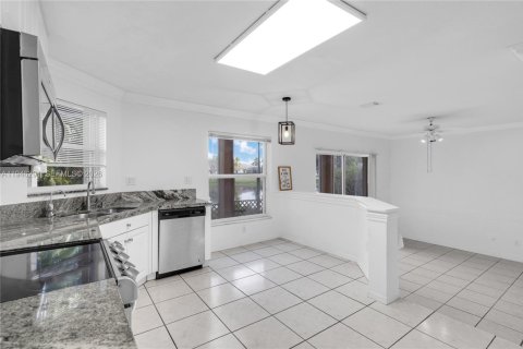 Villa ou maison à vendre à Pembroke Pines, Floride: 4 chambres, 233.46 m2 № 2003142 - photo 7