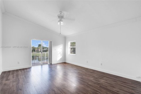 Villa ou maison à vendre à Pembroke Pines, Floride: 4 chambres, 233.46 m2 № 2003142 - photo 26