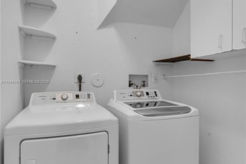 Villa ou maison à vendre à Pembroke Pines, Floride: 4 chambres, 233.46 m2 № 2003142 - photo 13