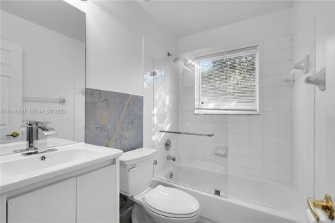 Villa ou maison à vendre à Pembroke Pines, Floride: 4 chambres, 233.46 m2 № 2003142 - photo 25