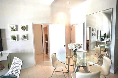 Condo in Miami Beach, Florida, 2 bedrooms  № 1710836 - photo 8