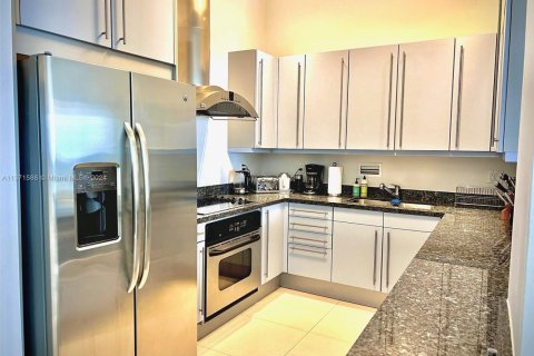 Condo in Miami Beach, Florida, 2 bedrooms  № 1710836 - photo 15