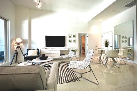 Condo in Miami Beach, Florida, 2 bedrooms  № 1710836 - photo 2