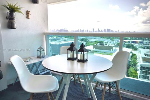 Condo in Miami Beach, Florida, 2 bedrooms  № 1710836 - photo 17