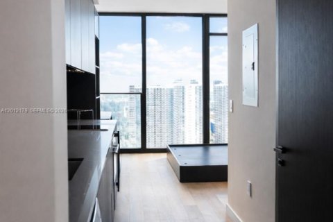 Condo in Miami, Florida, 3 rooms  № 2076081 - photo 8