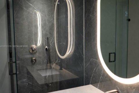 Condo in Miami, Florida, 3 rooms  № 2076081 - photo 11
