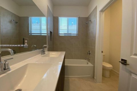 Touwnhouse à vendre à Miami, Floride: 3 chambres № 1969458 - photo 7