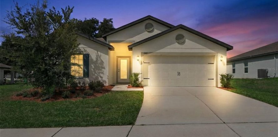 Casa en Mascotte, Florida 5 dormitorios, 180.6 m2 № 2396682