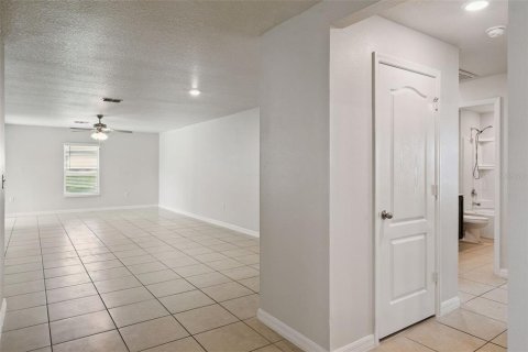 Casa en venta en Mascotte, Florida, 5 dormitorios, 180.6 m2 № 2396682 - foto 7