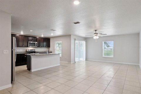 Casa en venta en Mascotte, Florida, 5 dormitorios, 180.6 m2 № 2396682 - foto 11