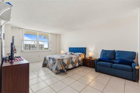 Condo in Aventura, Florida, 2 bedrooms № 2090536 - photo 9