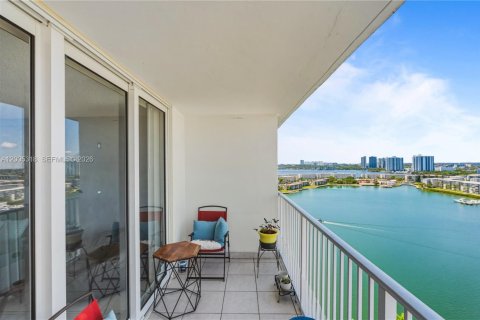 Condo in Aventura, Florida, 2 bedrooms № 2090536 - photo 28