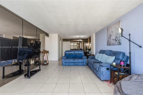 Condo in Aventura, Florida, 2 bedrooms № 2090536 - photo 20