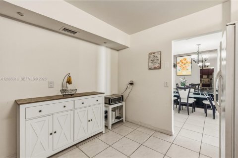 Condo in Aventura, Florida, 2 bedrooms № 2090536 - photo 24