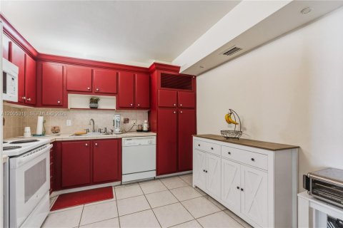 Condo in Aventura, Florida, 2 bedrooms № 2090536 - photo 21