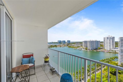 Condo in Aventura, Florida, 2 bedrooms № 2090536 - photo 25
