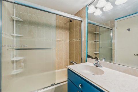 Condo in Aventura, Florida, 2 bedrooms № 2090536 - photo 10