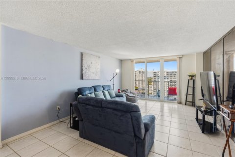 Condo in Aventura, Florida, 2 bedrooms № 2090536 - photo 13