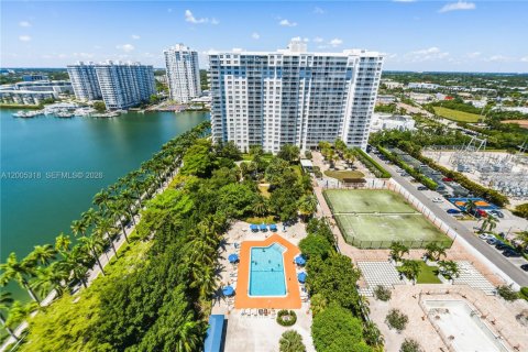 Condo in Aventura, Florida, 2 bedrooms № 2090536 - photo 7
