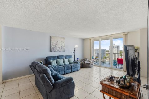 Condo in Aventura, Florida, 2 bedrooms № 2090536 - photo 4