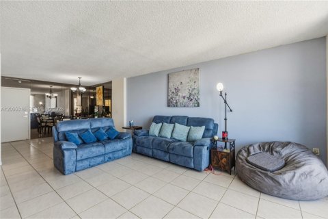 Condo in Aventura, Florida, 2 bedrooms № 2090536 - photo 19