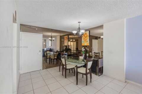 Condo in Aventura, Florida, 2 bedrooms № 2090536 - photo 6