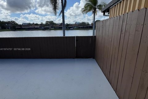 Townhouse in Dania Beach, Florida 2 bedrooms, 119.29 sq.m. № 2040932 - photo 9