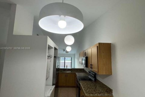 Townhouse in Dania Beach, Florida 2 bedrooms, 119.29 sq.m. № 2040932 - photo 16