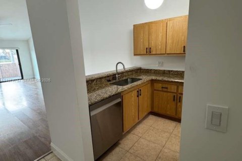 Townhouse in Dania Beach, Florida 2 bedrooms, 119.29 sq.m. № 2040932 - photo 19