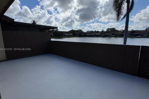 Townhouse in Dania Beach, Florida 2 bedrooms, 119.29 sq.m. № 2040932 - photo 10