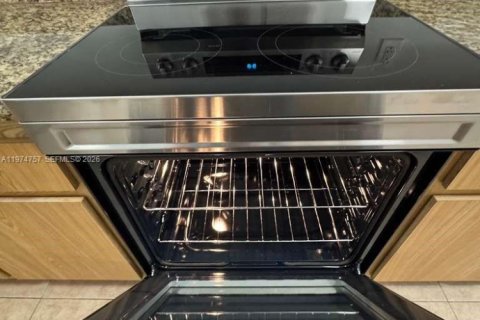 Townhouse in Dania Beach, Florida 2 bedrooms, 119.29 sq.m. № 2040932 - photo 21