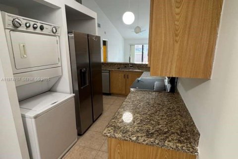 Townhouse in Dania Beach, Florida 2 bedrooms, 119.29 sq.m. № 2040932 - photo 20