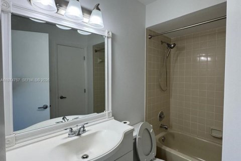 Townhouse in Dania Beach, Florida 2 bedrooms, 119.29 sq.m. № 2040932 - photo 30