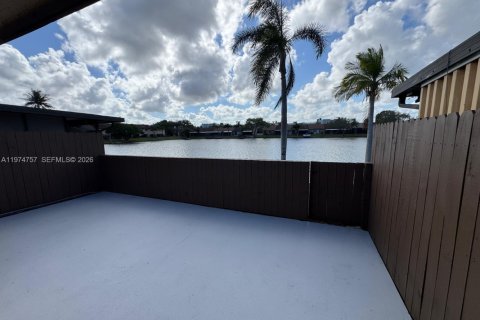 Townhouse in Dania Beach, Florida 2 bedrooms, 119.29 sq.m. № 2040932 - photo 11