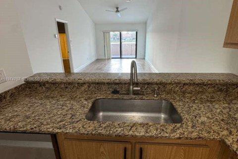 Townhouse in Dania Beach, Florida 2 bedrooms, 119.29 sq.m. № 2040932 - photo 22