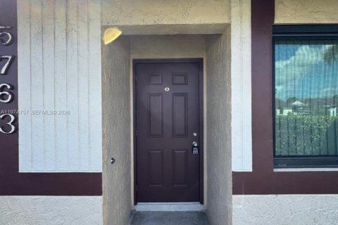 Townhouse in Dania Beach, Florida 2 bedrooms, 119.29 sq.m. № 2040932 - photo 2