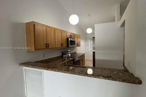 Townhouse in Dania Beach, Florida 2 bedrooms, 119.29 sq.m. № 2040932 - photo 15